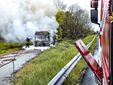Un bus divorato dalle fiamme a Volpiano