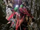 Dopo più di 24 ore, lo speleologo torinese fuori dall'Abisso Paperino Dopo più di 24 ore, lo speleologo torinese fuori dall'Abisso Paperino
