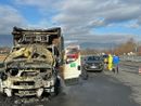 Mezzo pesante a fuoco allo svincolo per la bretella Ivrea-Santhia: traffico paralizzato sulla A5 Mezzo pesante a fuoco allo svincolo per la bretella Ivrea-Santhia: traffico paralizzato sulla A5