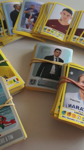 Intesa Sanpaolo regala 18mila album Calciatori Panini e 11 milioni di figurine a minori in difficoltà Intesa Sanpaolo regala 18mila album Calciatori Panini e 11 milioni di figurine a minori in difficoltà