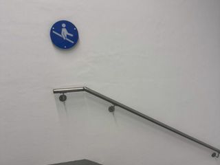 Cartelli e mancorrenti in Braille entro gennaio Cartelli e mancorrenti in Braille entro gennaio