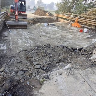 Proseguono i lavori per la riapertura del ponticello sul Rivo Cravan a Volpiano