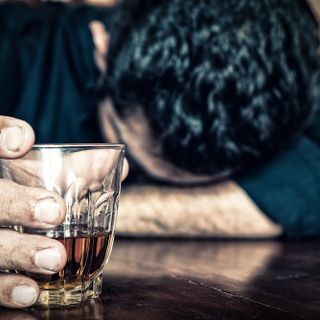 Alcolismo cronico: cos'è e come affrontarlo