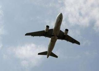 Compagnie aeree a caccia di migliaia di piloti, hostess e tecnici Compagnie aeree a caccia di migliaia di piloti, hostess e tecnici