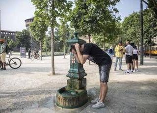 Domenica rovente, continua l'allerta caldo: 11 città da bollino rosso Domenica rovente, continua l'allerta caldo: 11 città da bollino rosso