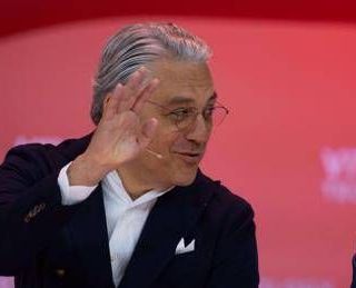 Renault, ceo Luca de Meo si dimette per "nuove sfide fuori dall'auto" Renault, ceo Luca de Meo si dimette per "nuove sfide fuori dall'auto"