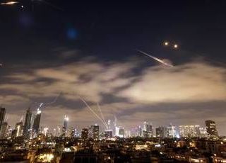 Israele-Iran, Trump: "Putin può mediare". No di Macron Israele-Iran, Trump: "Putin può mediare". No di Macron