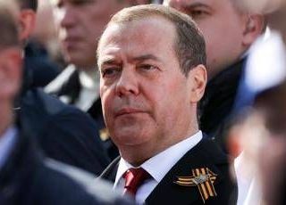 Russia, Medvedev: "Il rischio di una guerra mondiale è molto alto" Russia, Medvedev: "Il rischio di una guerra mondiale è molto alto"