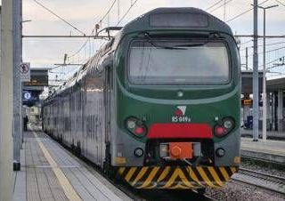 Bologna, cavi tranciati vicino alla stazione: rallentamenti e ritardi dei treni fino a 2 ore Bologna, cavi tranciati vicino alla stazione: rallentamenti e ritardi dei treni fino a 2 ore