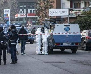 Sparatoria a Milano, aperto fascicolo: Procura indagherà poliziotto come atto dovuto Sparatoria a Milano, aperto fascicolo: Procura indagherà poliziotto come atto dovuto