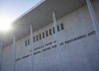 Trump, l'ultimo attacco al Kennedy Center: chiuso 2 anni per "ricostruzione" Trump, l'ultimo attacco al Kennedy Center: chiuso 2 anni per "ricostruzione"