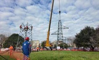 Terna, al via demolizioni dei tralicci, rimossi complessivamente 14 km linee aeree Terna, al via demolizioni dei tralicci, rimossi complessivamente 14 km linee aeree