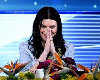 Sanremo, Pausini a Conti: "Ora per me sei un uomo importante come Baudo"