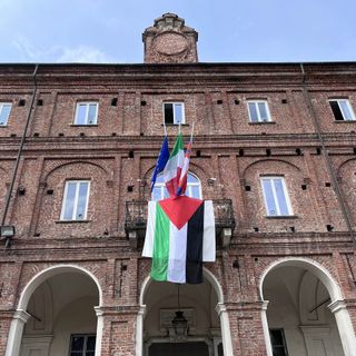 Esposta la bandiera palestinese al Comune di Chivasso
