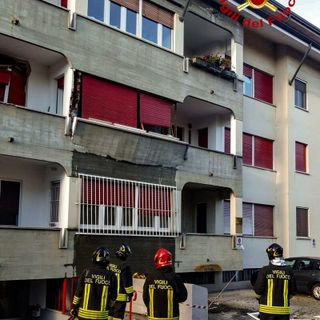 La palazzina interessata dall'incendio