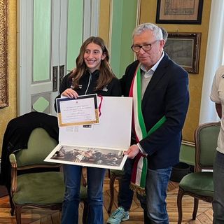 Chivasso celebra la campionessa italiana di nuoto Lara Ariagno