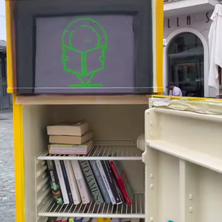A Settimo, i libri si conservano in frigo. Inaugurati due Frigobook