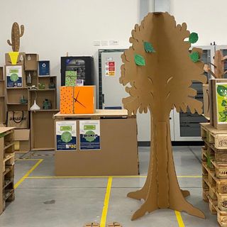 L’arte del riciclo creativo conquista il centro Amazon di Torrazza Piemonte