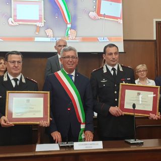Il sindaco Claudio Castello con il Comandante della Legione dei Carabinieri Generale di Divisione Mariano Ignazio Mossa, ed il Maggiore Dario Ferrara (a destra)