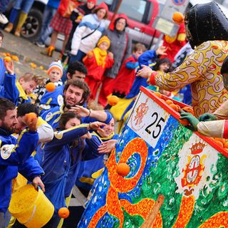 Coronavirus nel nord Italia: il Carnevale di Ivrea si fa