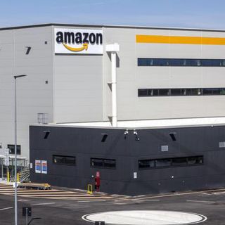 Spari contro Amazon a Torrazza: si tratterebbe di una rivendicazione anarchica