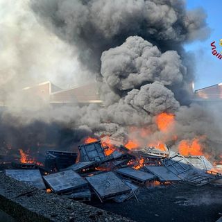 Incendio a Settimo: la Procura apre un'inchiesta