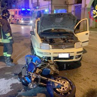 Moto si scontra contro un'auto alimentata a metano: paura a Crescentino