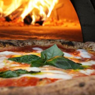 Chivasso, sette lavoratori in nero in una pizzeria del centro