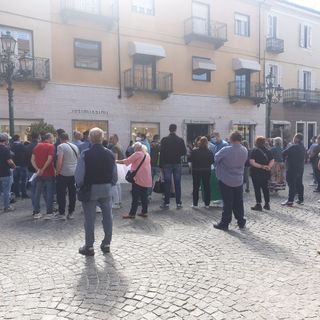 Fase 2: protesta degli ambulanti in piazza