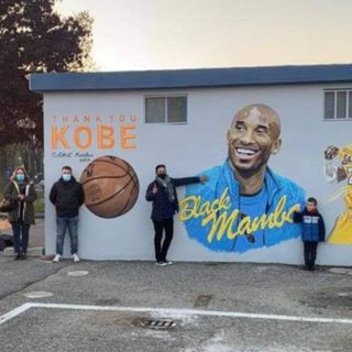 L'amministrazione comunale di Crescentino ha dedicato un murales a Kobe Bryant