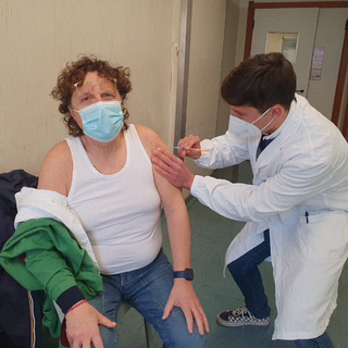 Prime dosi dei vaccini ai medici degli ospedali di Chivasso, Ivrea e Ciriè