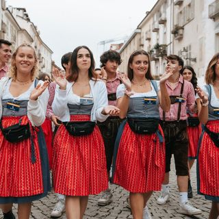 Conto alla rovescia per la parata inaugurale e l’apertura della prima botte di Oktoberfest Cuneo