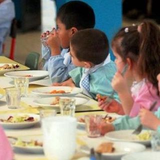 Chivasso, in mensa arrivano i piatti in arcopal