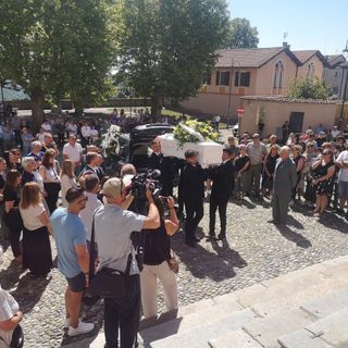 Commozione al funerale di Jacopo Peretti, vittima dell'esplosione di via Nizza