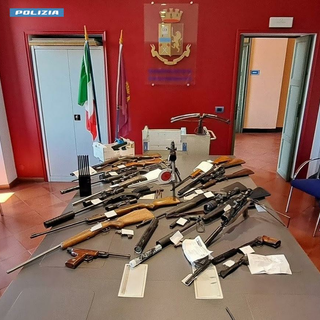 Le armi sequestrate dalla Polizia