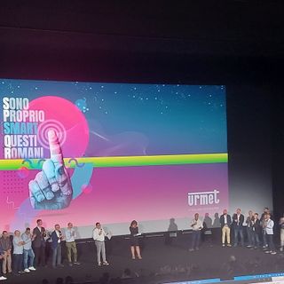 Palco con persone sopra