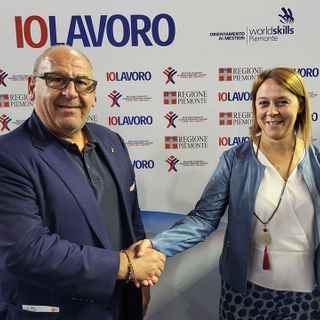 Il consigliere regionale Gianluca Gavazza e la responsabile del Centro per l'Impiego di Chivasso Laura Martignetti