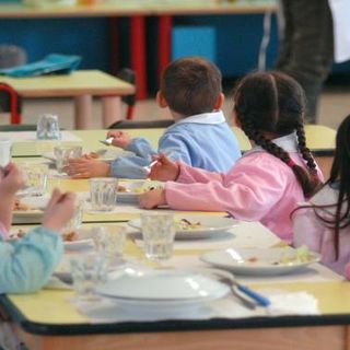 Chivasso, dal 18 settembre servizio mensa scolastica garantito a tutte le classi della primaria di Castelrosso
