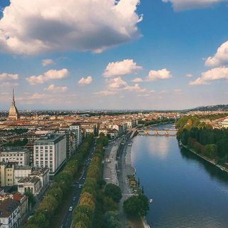 Panorama di Torino primaverile dal Po