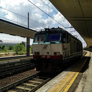 Treni, interrotti i collegamenti sulla linea Torino-Milano: i regionali possono subire ritardi o cancellazioni