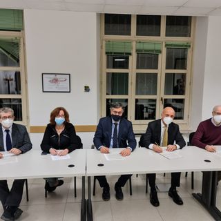 Tavolo con i firmatari dell'accordo