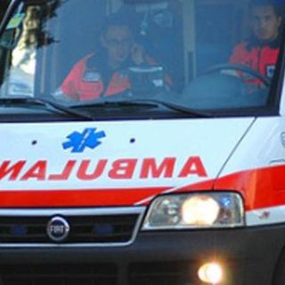 Perde il controllo e va a schiantarsi contro un albero: incidente mortale a Castagneto Po
