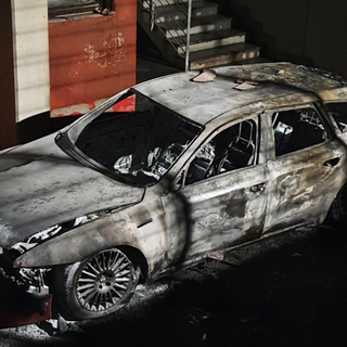 auto carbonizzata - foto d'archivio