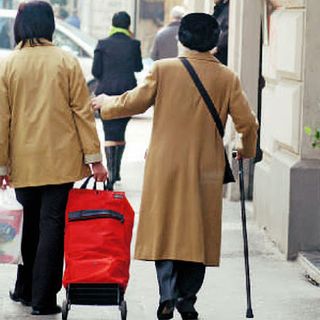 I datori di lavoro di badanti e babysitter chiedono aiuti economici. Caucino: &quot;La Regione c'è&quot;