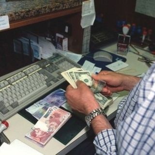 Coronavirus, Banca Crs riduce l'accesso alle filiali solo su appuntamento