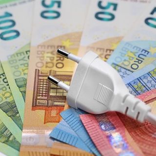 Bollette di luce e gas meno care nel primo semestre del 2024