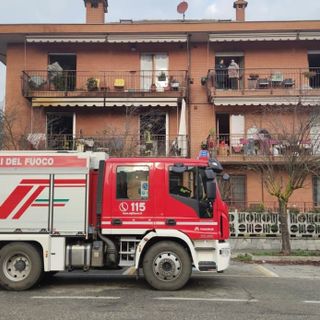 Incendio in un appartamento a San Mauro: due donne intossicate dal fumo