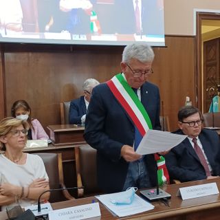 Il sindaco Castello in consiglio comunale
