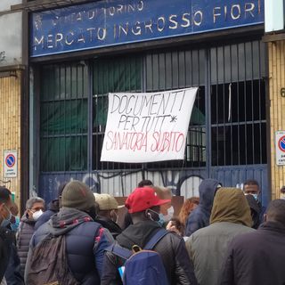 migranti via traves - foto di archivio