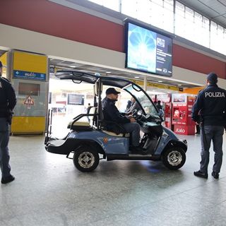 1 arresto, 8 indagati e quasi 3000 persone identificate: questo il bilancio dei controlli della Polizia nelle stazioni e sui treni del Piemonte
